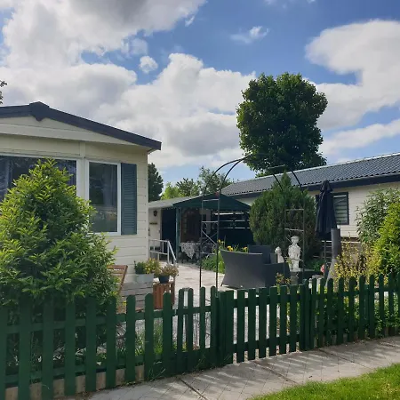 Noordholland Vakantie Chalet Кемпинг